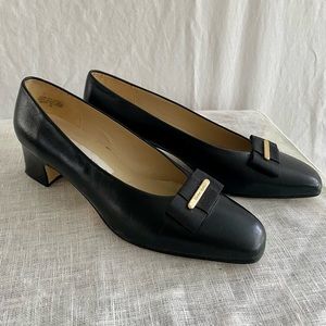 Etienne Aigner mid block heel pumps Size: 9.5/Navy with bowed and gold logo